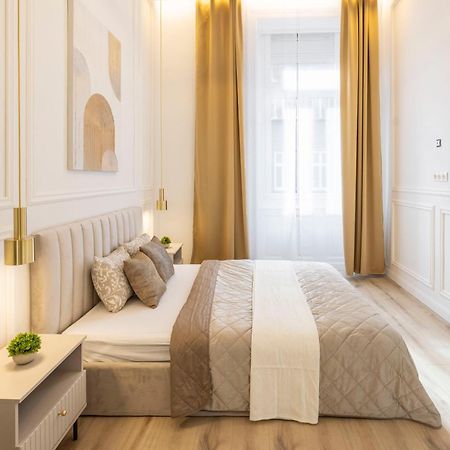 Exclusive & Prestigious Central Residence W/ Balcony Budapest Luaran gambar