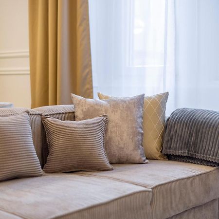 Exclusive & Prestigious Central Residence W/ Balcony Budapest Luaran gambar