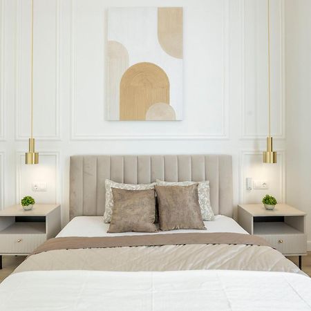 Exclusive & Prestigious Central Residence W/ Balcony Budapest Luaran gambar