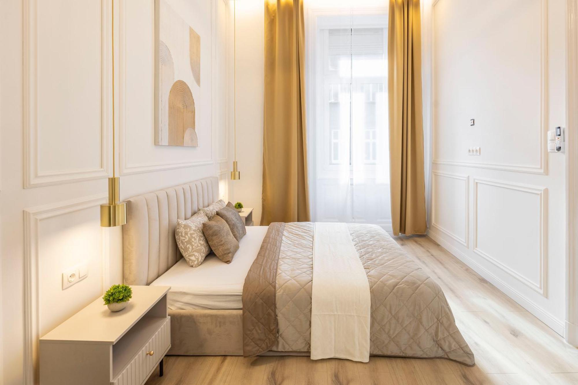 Exclusive & Prestigious Central Residence W/ Balcony Budapest Luaran gambar