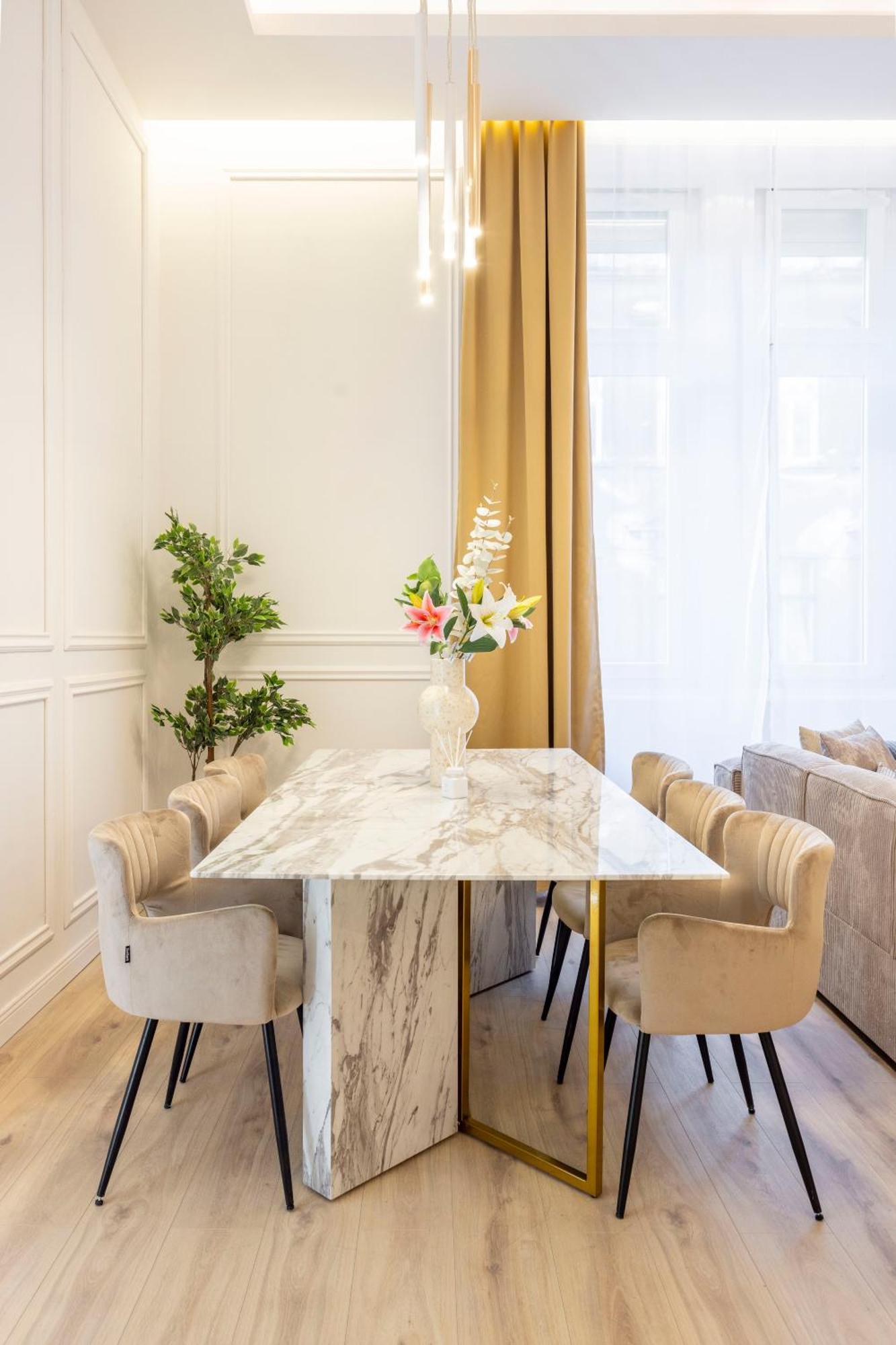 Exclusive & Prestigious Central Residence W/ Balcony Budapest Luaran gambar