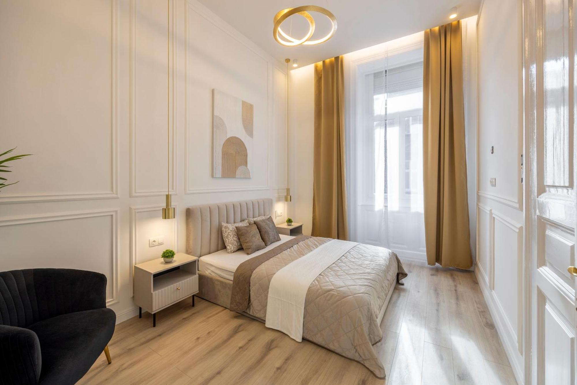 Exclusive & Prestigious Central Residence W/ Balcony Budapest Luaran gambar