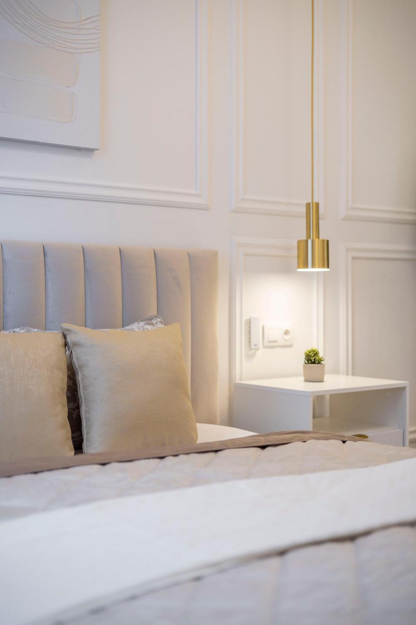 Exclusive & Prestigious Central Residence W/ Balcony Budapest Luaran gambar