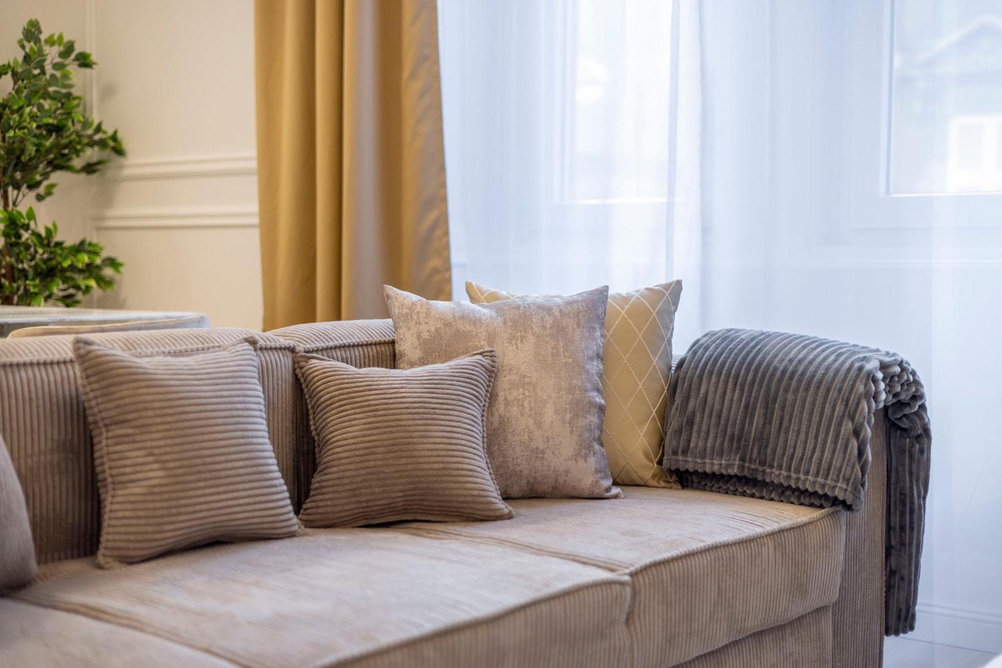 Exclusive & Prestigious Central Residence W/ Balcony Budapest Luaran gambar