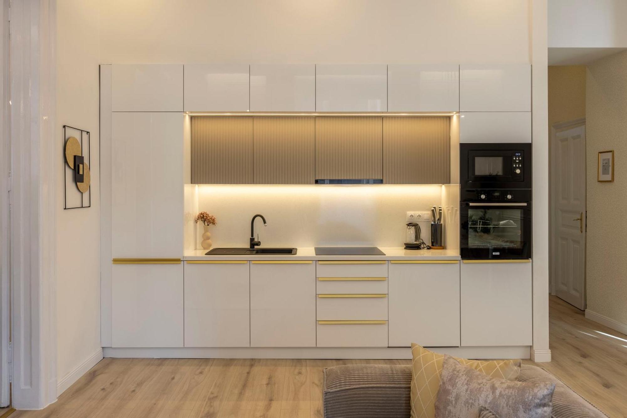 Exclusive & Prestigious Central Residence W/ Balcony Budapest Luaran gambar