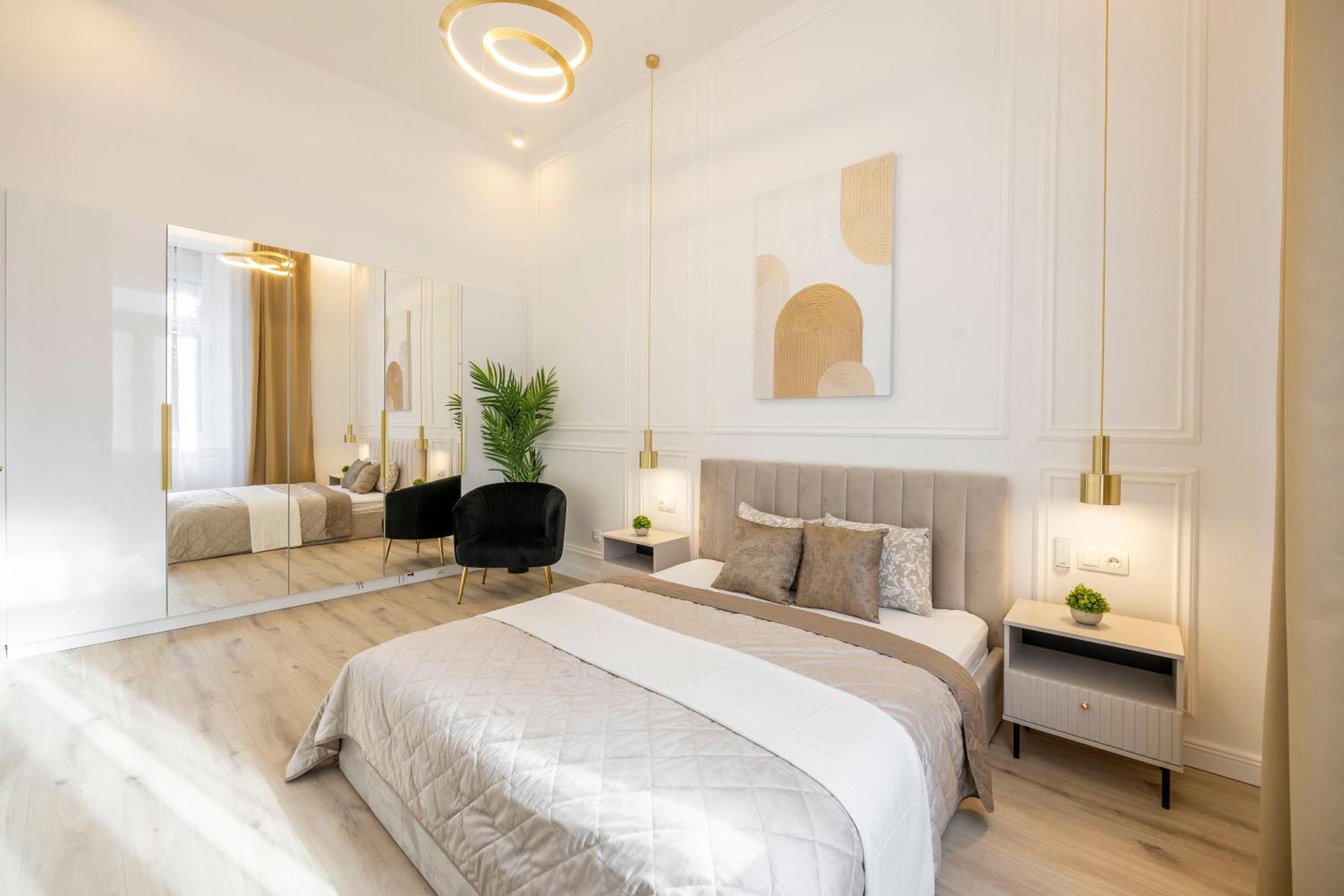 Exclusive & Prestigious Central Residence W/ Balcony Budapest Luaran gambar