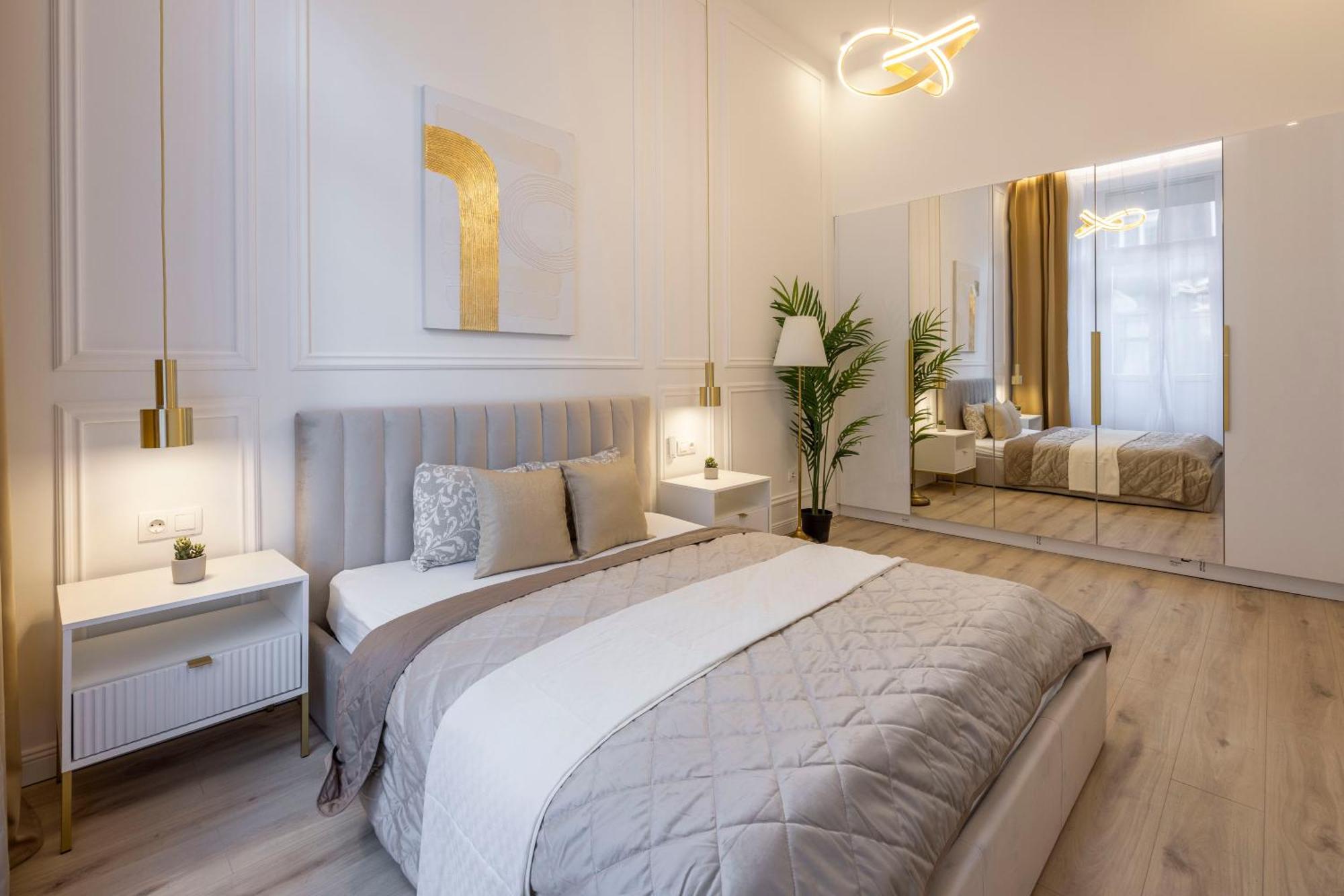 Exclusive & Prestigious Central Residence W/ Balcony Budapest Luaran gambar