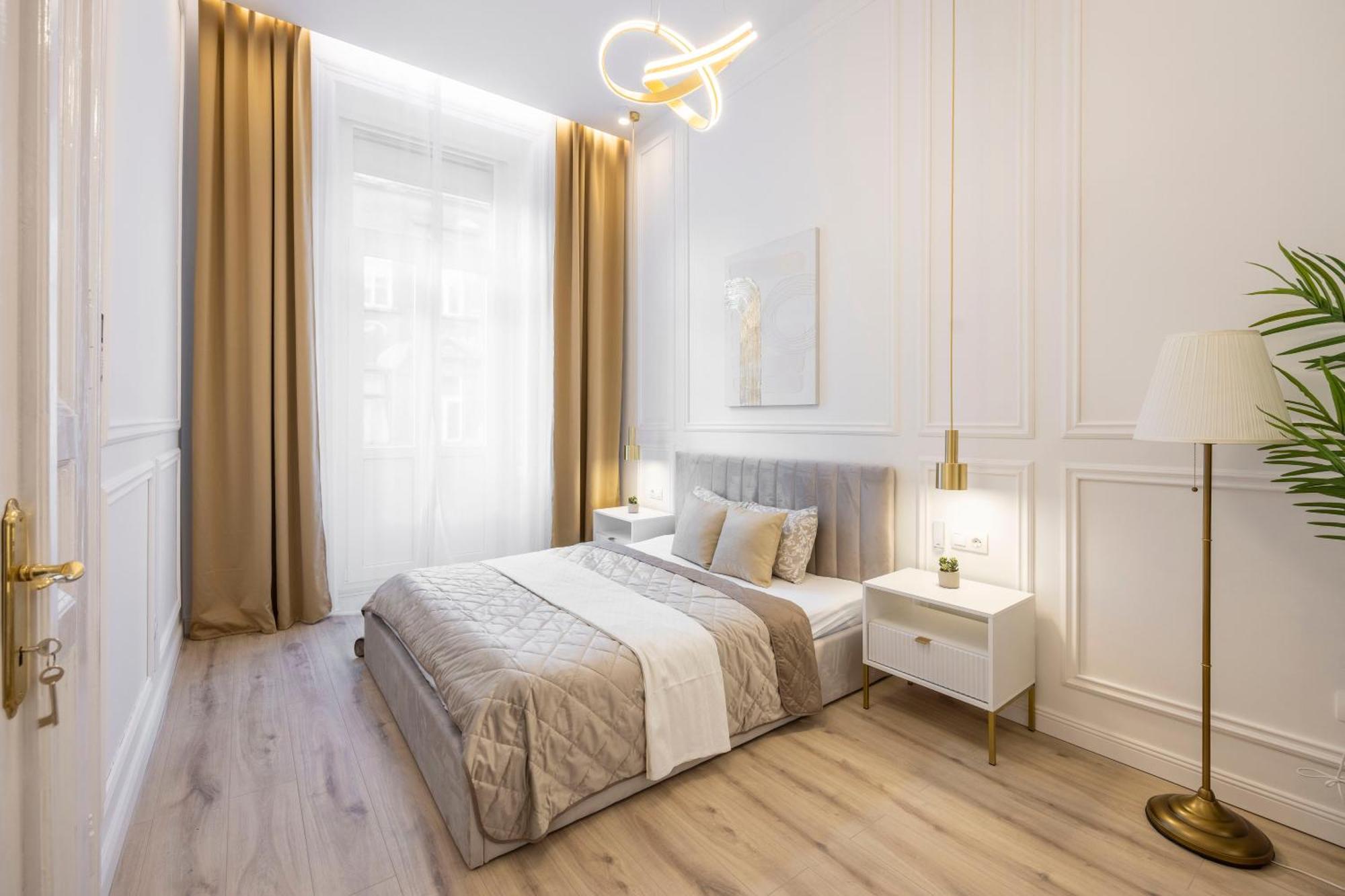 Exclusive & Prestigious Central Residence W/ Balcony Budapest Luaran gambar